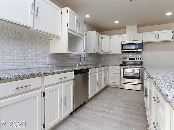 3rd image of 1409 N Tonopah Dr
