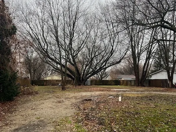 9065 Queens Ln, Morris, IL 60450