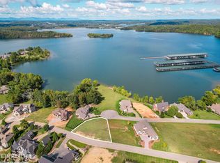 625 Cypress Pointe Dr, Lenoir City, TN 37772