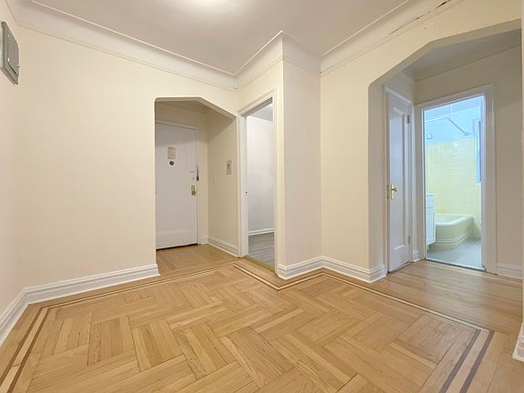 4th image of 3553 82nd St APT 5B