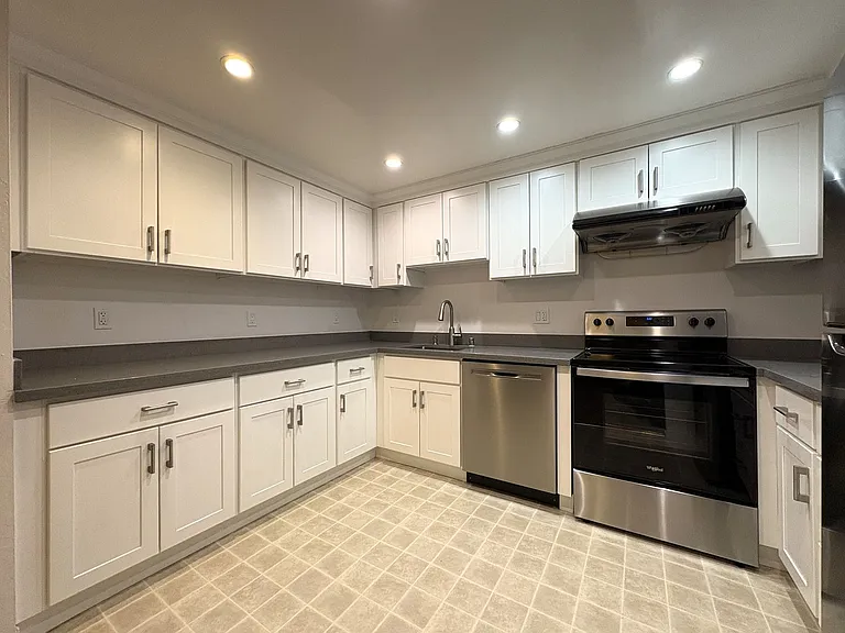 1031 Crestview Dr #205 — Photo 1