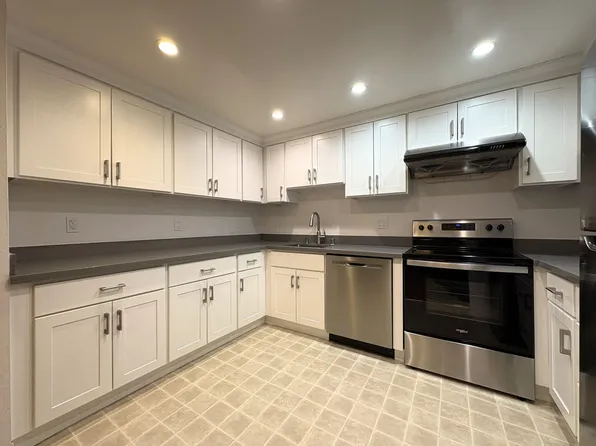 1031 Crestview Dr APT 205, Mountain View, CA 94040