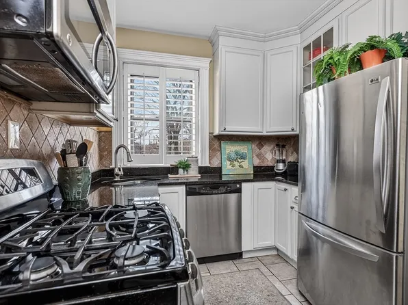 60 Charlesgate E APT 106, Boston, MA 02215