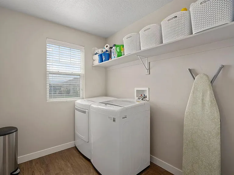 1596 N Cordoba Dr — Photo 17