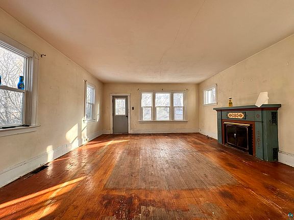 2nd image of 515 MacArthur Ave