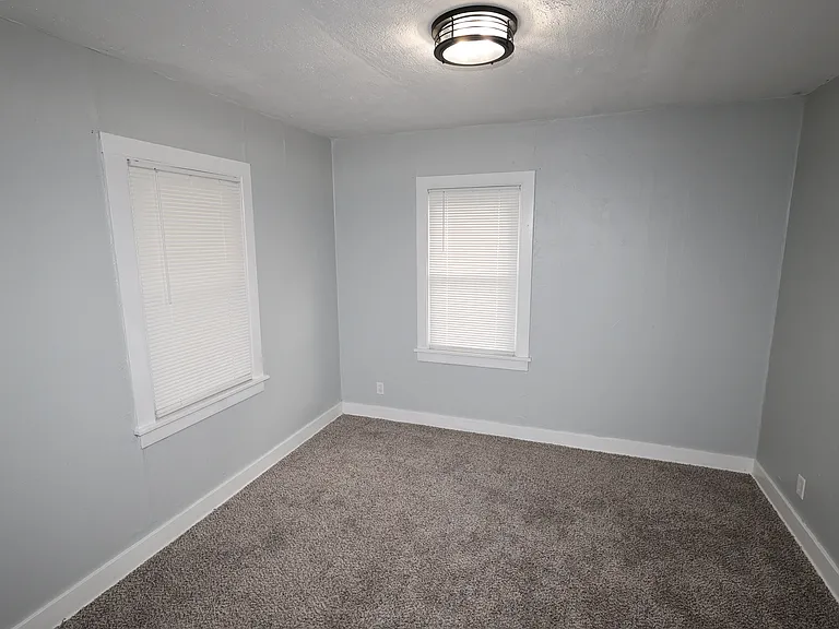 2908 Pleasant Plain Ave — Photo 9