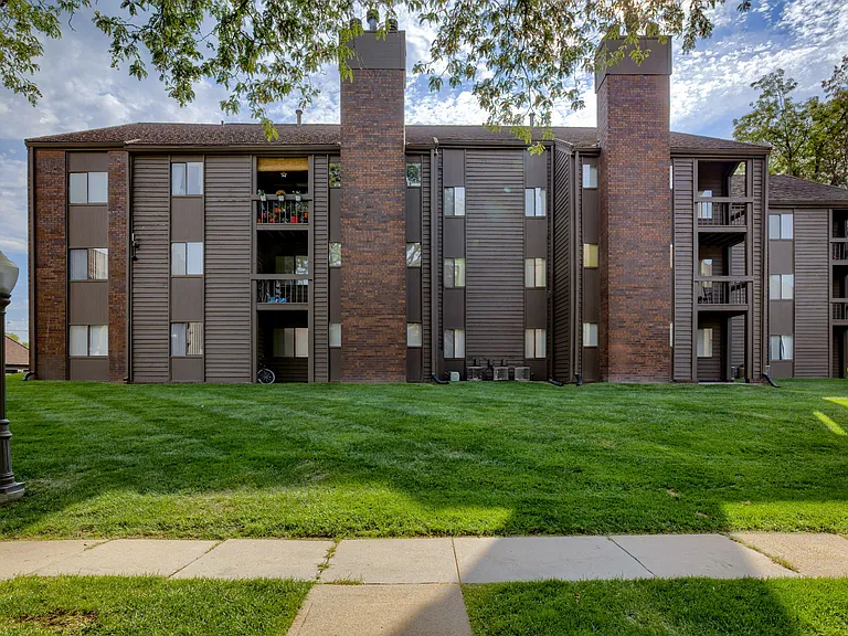 Lake Candlewood Apartments — Photo 11