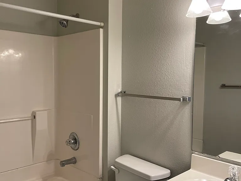 318 Ridgeland Ave #11 — Photo 8