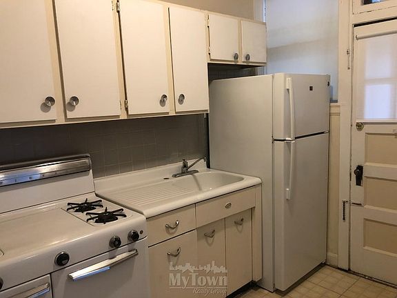 5th image of 2509 W Winnemac Ave #3B