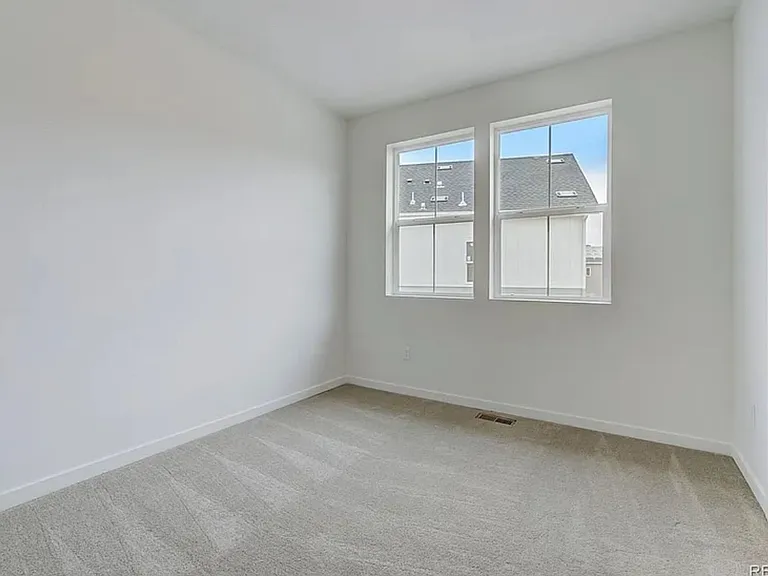 5483 Euclid Ct — Photo 27