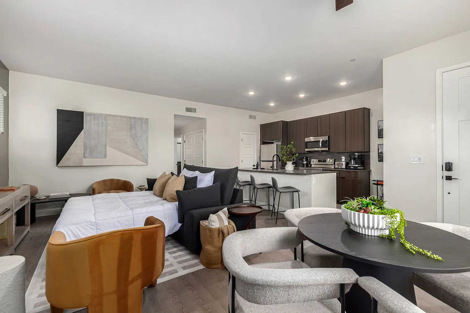 2 bed, 2.0 bath, 1162 sqft, $3,491 — Photo 2