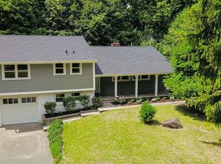 7 Woodridge Ln, Sea Cliff, NY 11579