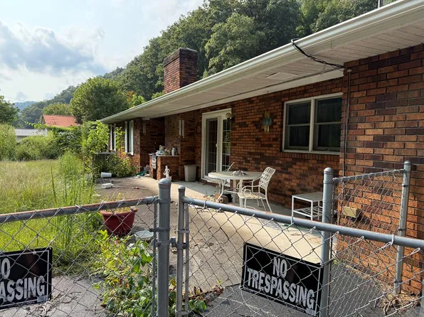 1287 Turnbull Rd, Grundy, VA 24614