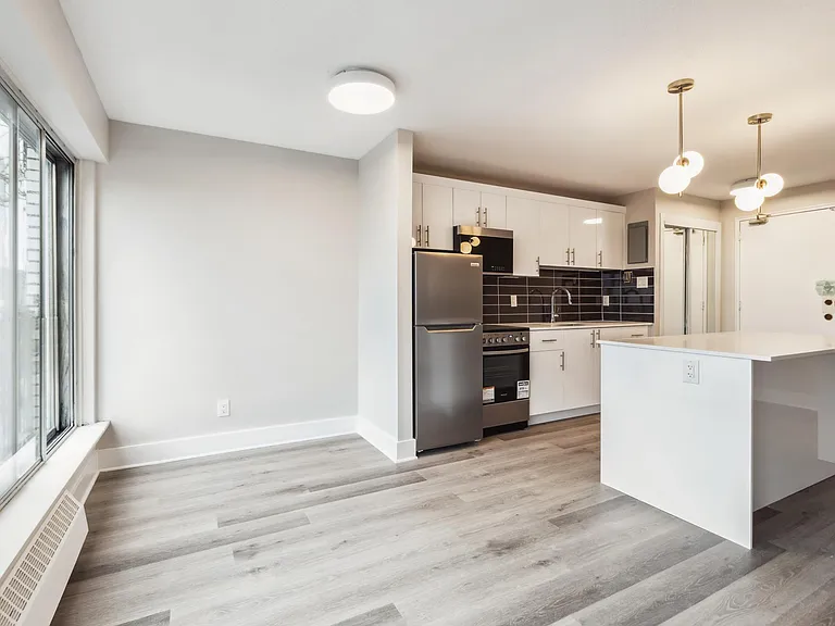325 Besserer St — Photo 11