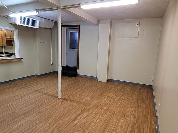 2nd image of 422 4th St SE