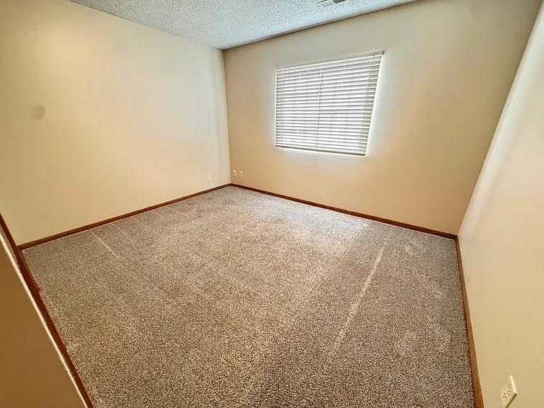 5120 Emerald Dr #12 — Photo 7