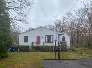 216 N Country Club Dr, Warwick, RI 02888