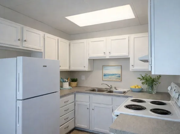 Colonial Park Apartments