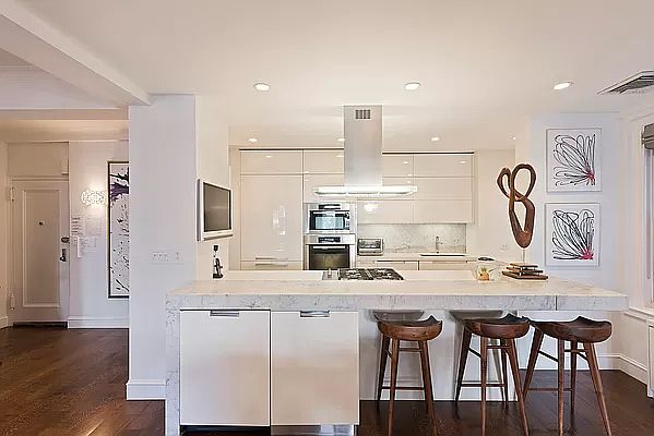 1st image of 320 E 57th St #3BC