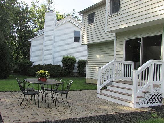 4th image of 6339 Rose Garden Dr