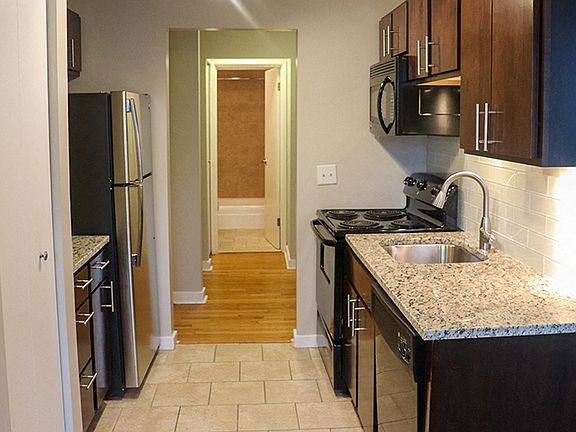 2nd image of 2727 N Pine Grove Ave APT 407