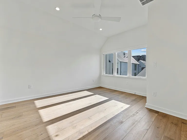 2518 Sutherland St — Photo 20