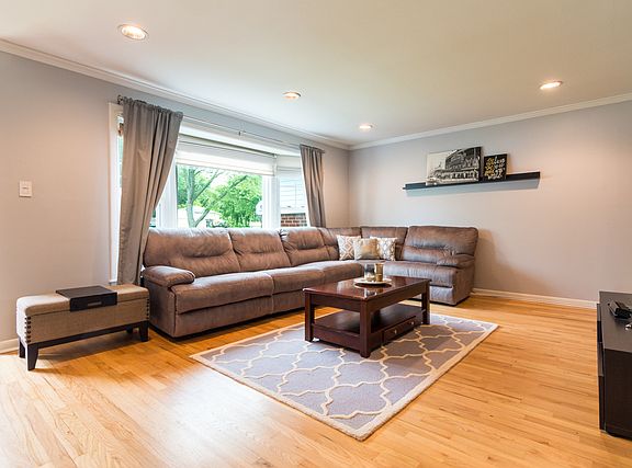 3rd image of 1513 E Alison Dr