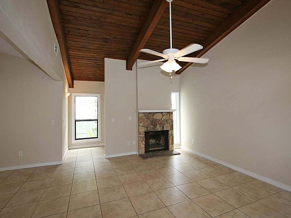 5th image of 601 Fellowship Dr