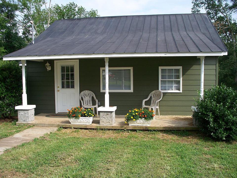 Front w/ covered porch