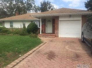 721 Dean Dr, Baldwin, NY