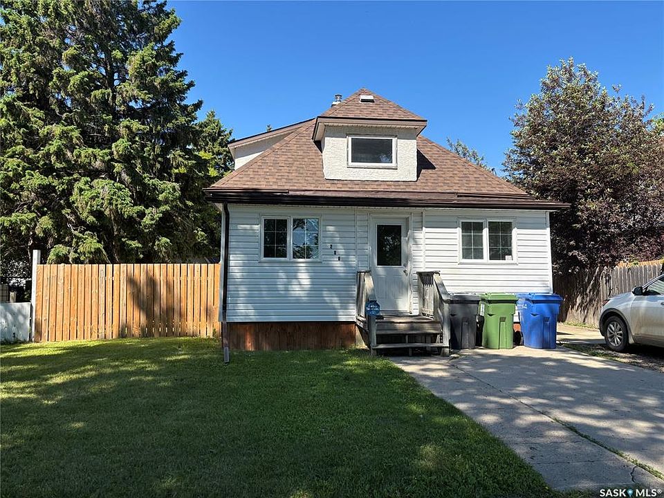 1st image of 206 Second AVENUE N