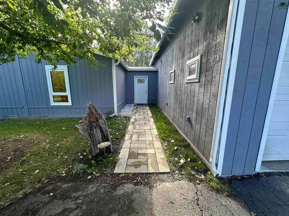 611 Holiday Rd, North Pole, AK 99705