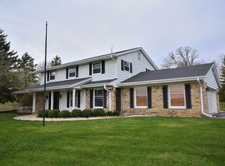 7977 S 100th St, Franklin, WI 53132