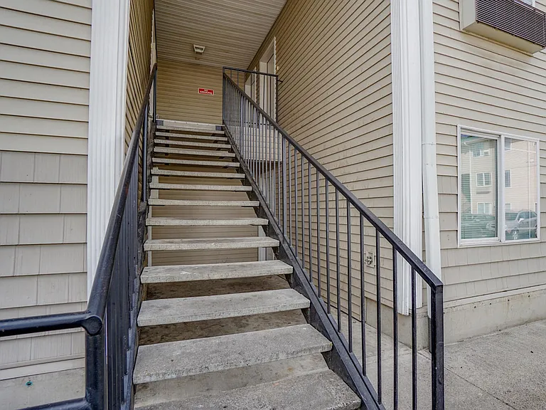 Beverly Rose Apartments — Photo 34