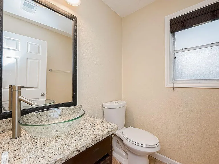 2039 Shorewood Ln — Photo 24