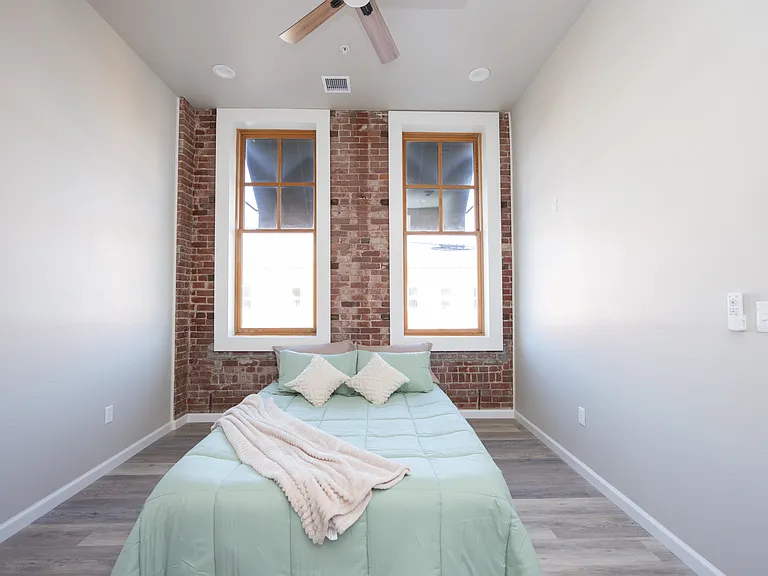 201 E Grand Ave #3 — Photo 11