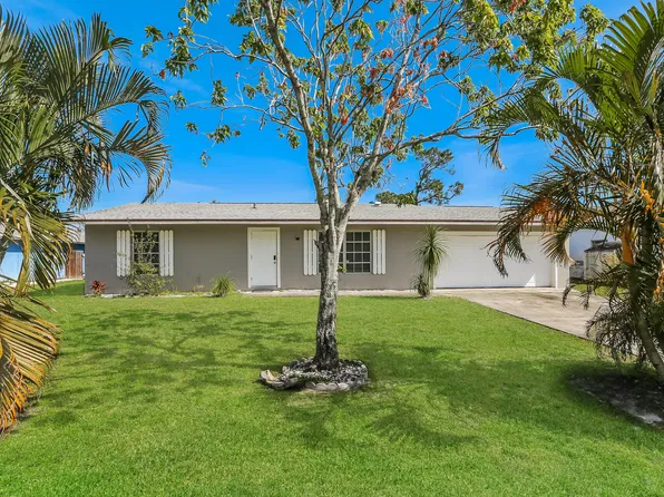 393 SE Galleon Lane, Port St Lucie, FL 34983