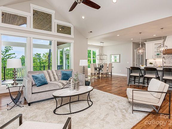 4th image of 148 Dawn Mist Ct