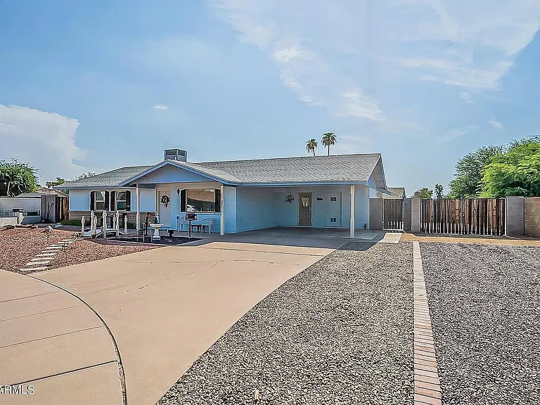 857 W Dublin St — Photo 2