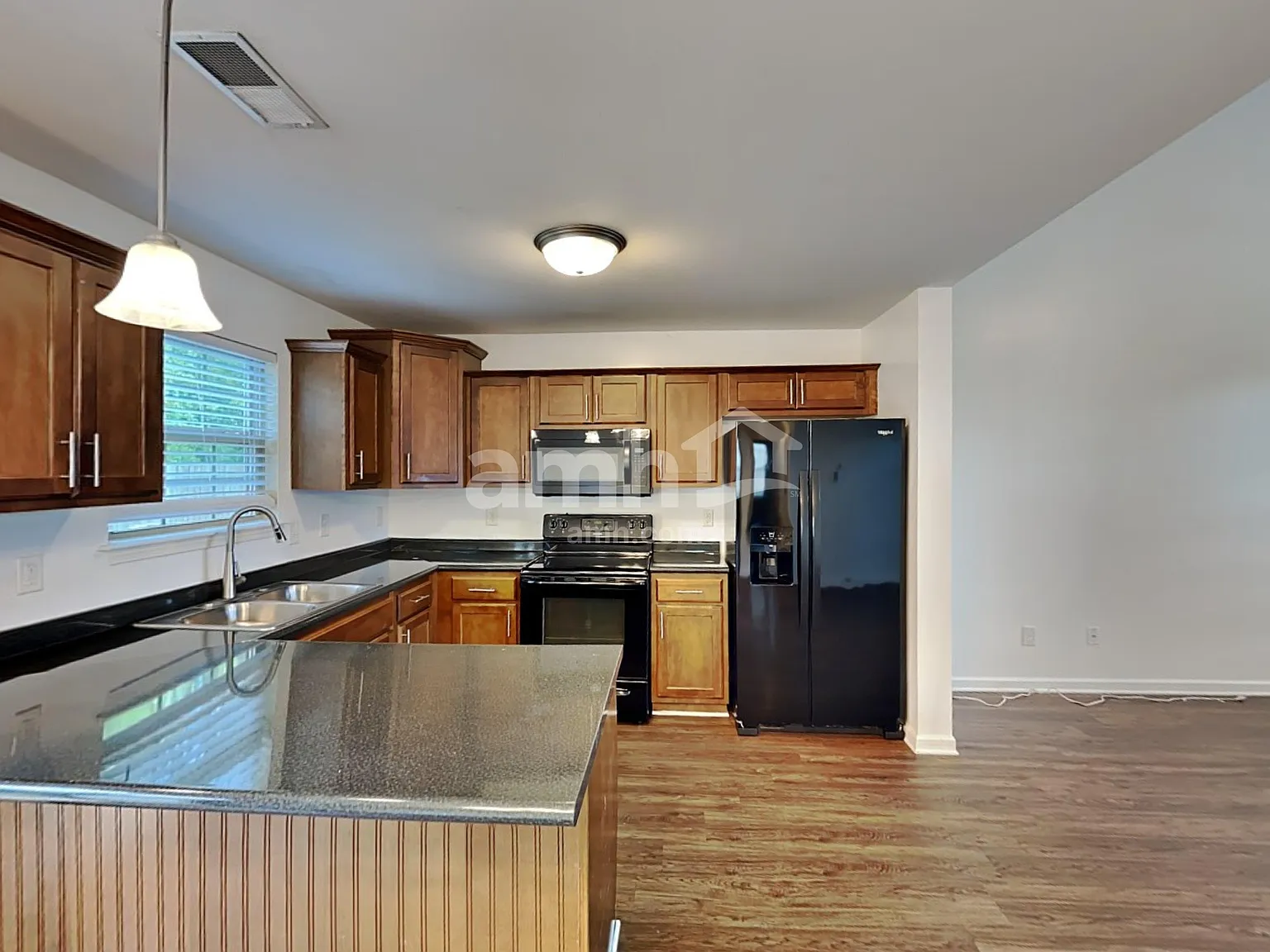 3 bed, 2.5 bath, 1504 sqft, $2,075 — Photo 3