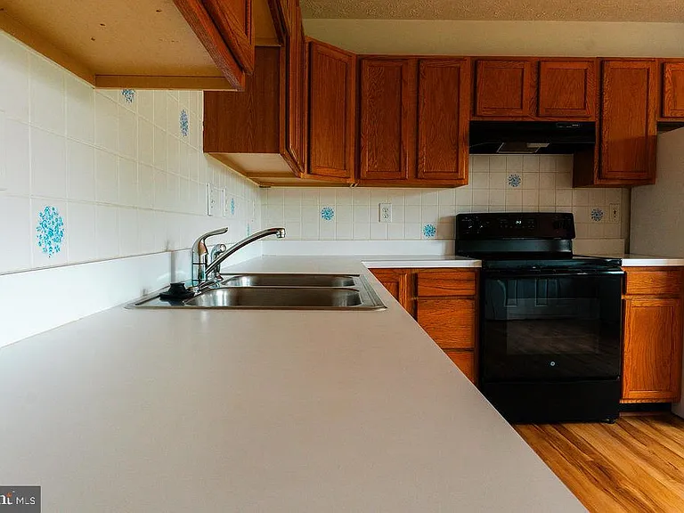 9836 Plaza View Way — Photo 10