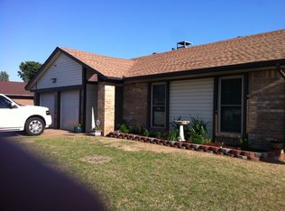 1128 NW 6th Pl, Moore, OK 73170