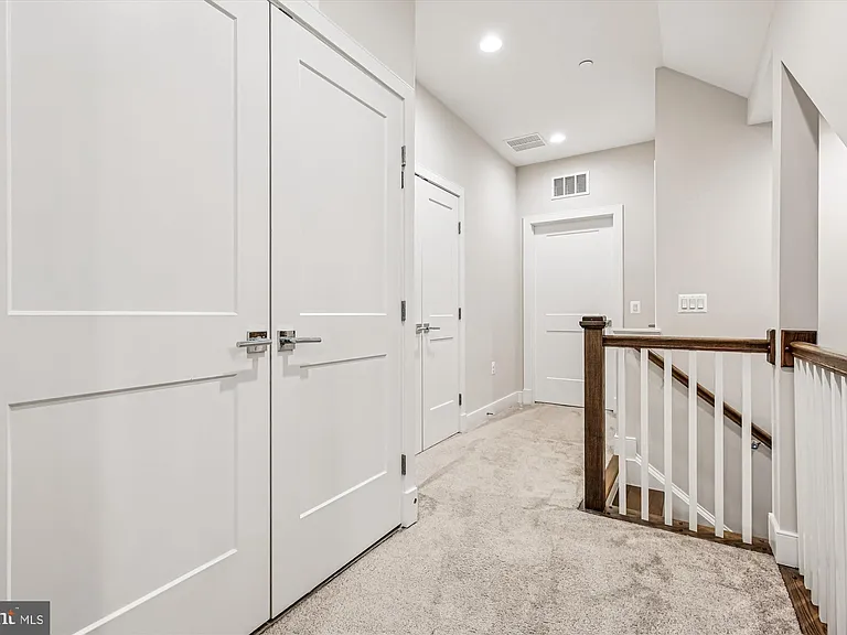 10340 Grosvenor Pl — Photo 20