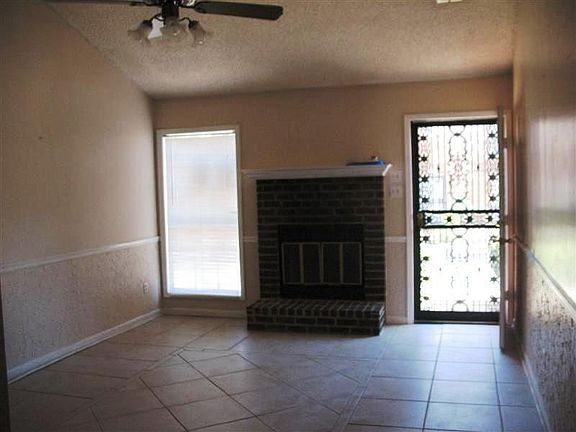 3rd image of 3903 Glencoe Dr
