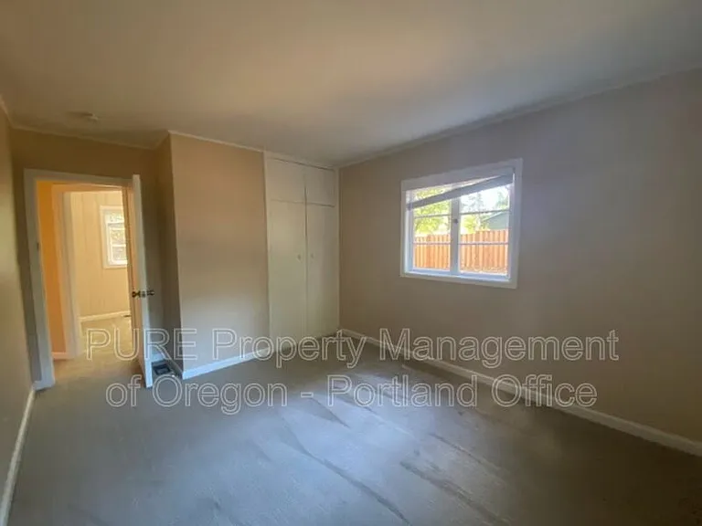 3550 Lake Grove Ave — Photo 18