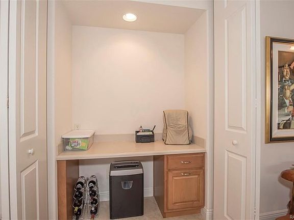 5th image of 1591 W Laurel Glen Path