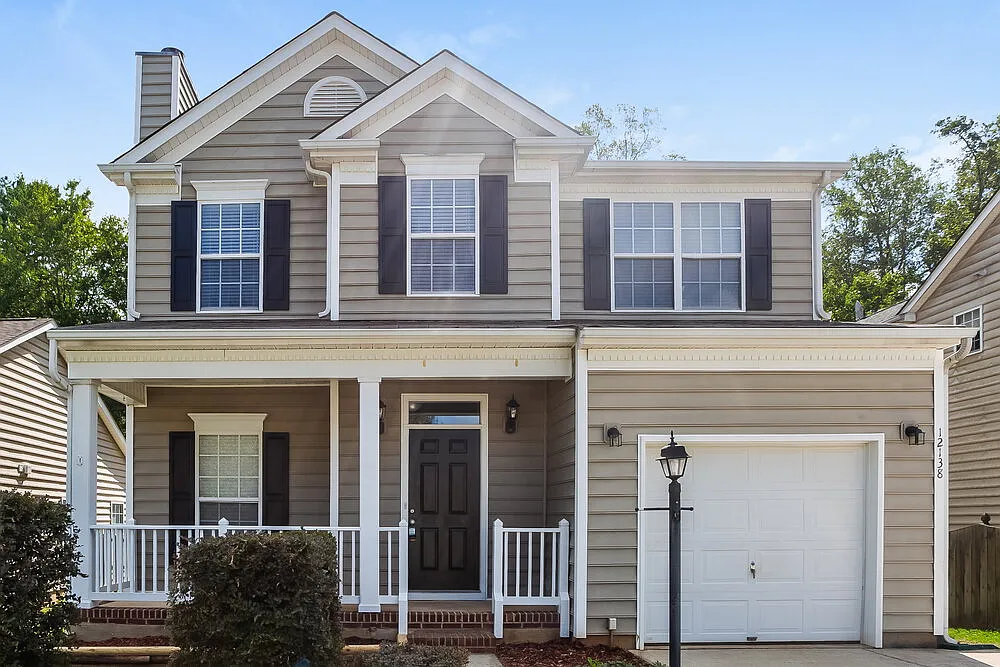 3 bed, 2.5 bath, 1554 sqft, $2,165 — Photo 1