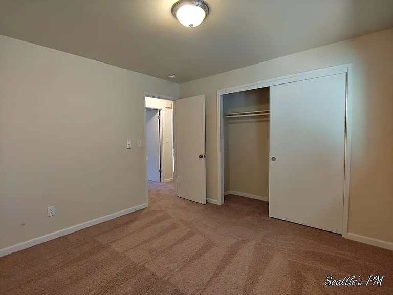 4127 California Ave SW #4 — Photo 7