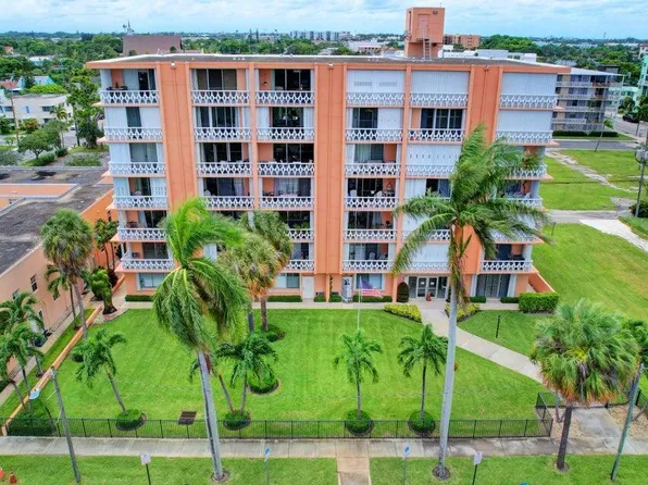 15 S Golfview Road #403, Lake Worth Beach, FL 33460