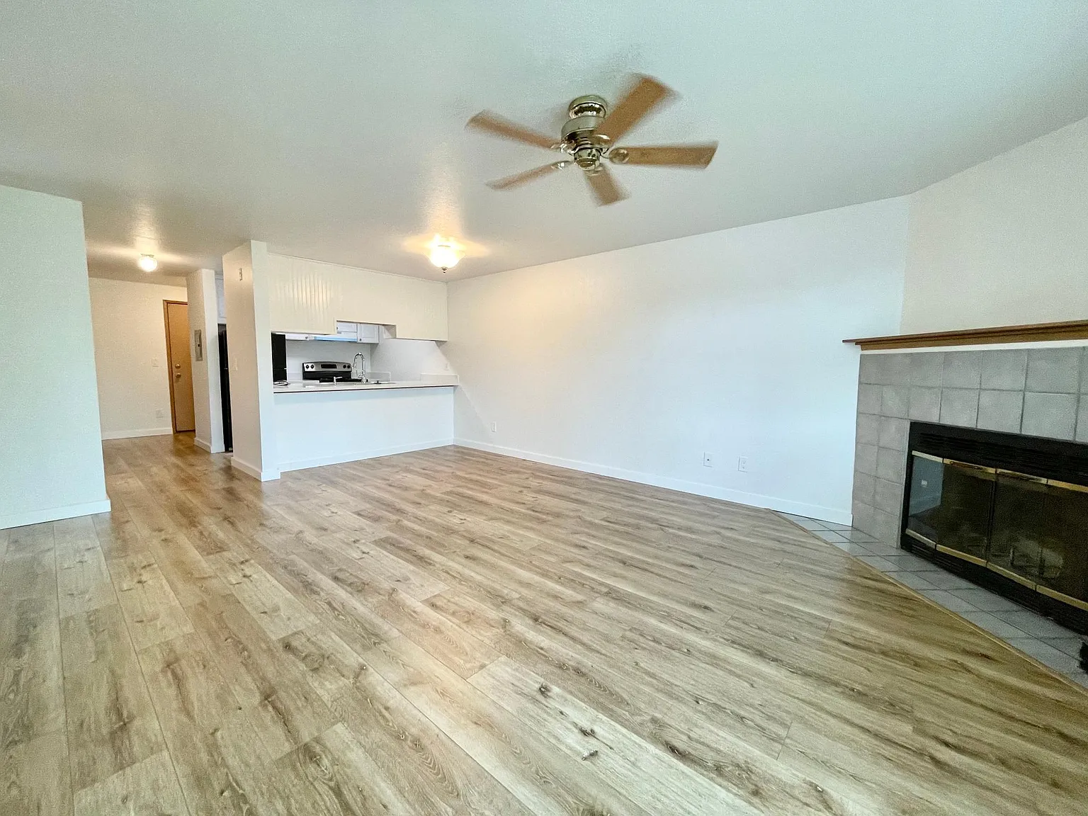 2 bed, 1.5 bath, 850 sqft, $1,700 — Photo 2